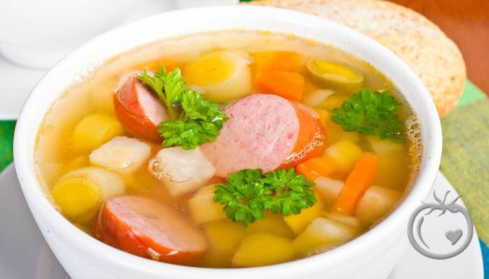 Grønnsakssuppe med pølse: En smakfull og enkel oppskrift Grønnsakssuppe med pølse: En smakfull og enkel oppskrift