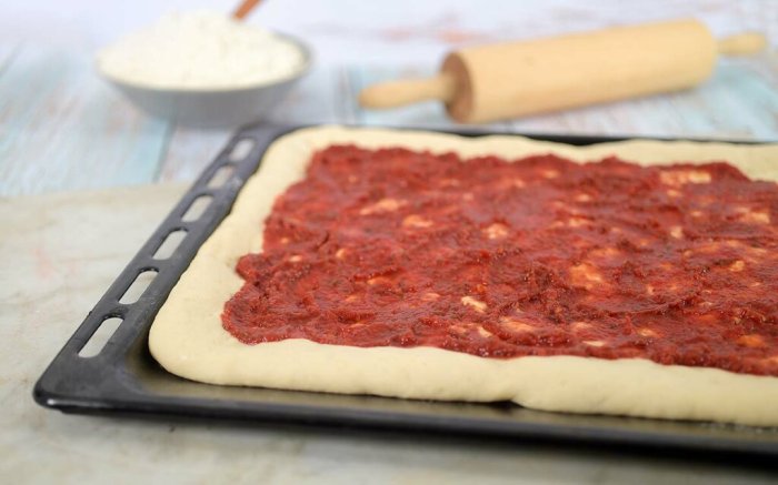 Pizzadeig til langpanne: Oppskrift og guide for en perfekt pizzakveld Pizzadeig til langpanne: Oppskrift og guide for en perfekt pizzakveld