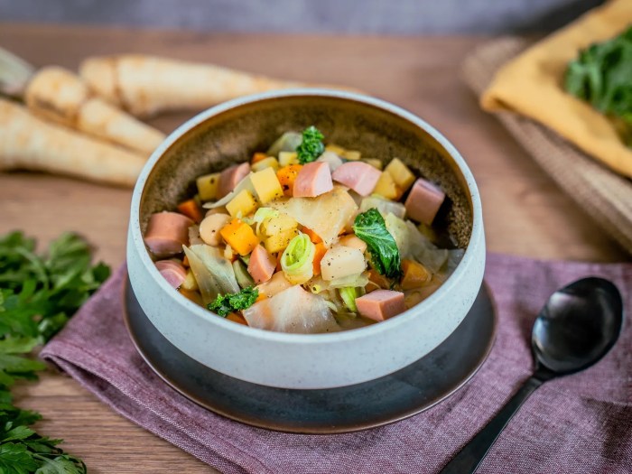 Grønnsakssuppe med pølse: En smakfull og enkel oppskrift Grønnsakssuppe med pølse: En smakfull og enkel oppskrift