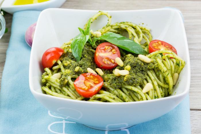 Lag din egen grønne pesto med denne enkle oppskriften Lag din egen grønne pesto med denne enkle oppskriften