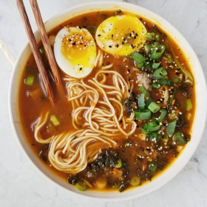 Lag en smakfull enkel ramen fra bunnen av Lag en smakfull enkel ramen fra bunnen av