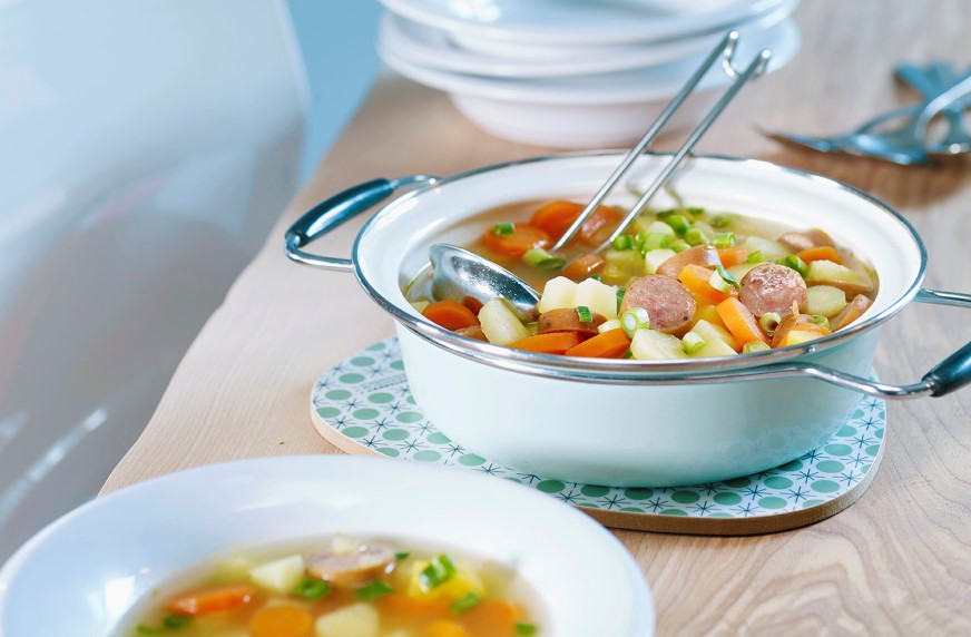 Grønnsakssuppe med pølse: En smakfull og enkel oppskrift Grønnsakssuppe med pølse: En smakfull og enkel oppskrift