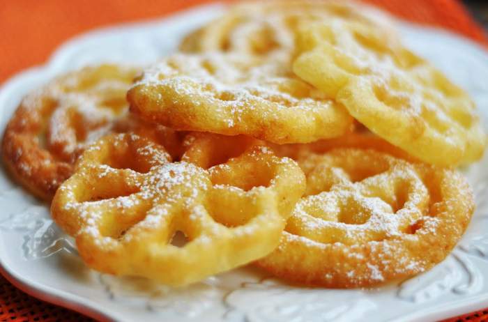 Rosettbakkels Oppskrift: En Norsk Delikatesse Rosettbakkels Oppskrift: En Norsk Delikatesse