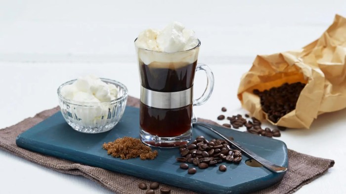 Oppskrift på irsk kaffe: En smak av Irland i hver kopp Oppskrift på irsk kaffe: En smak av Irland i hver kopp