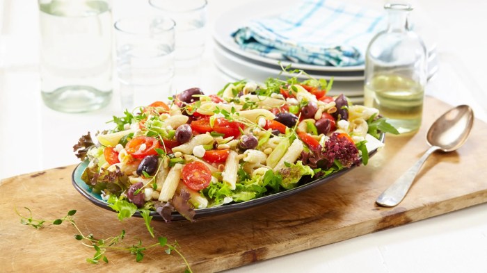 Lunsj salat oppskrift: Enkle og sunne oppskrifter for en frisk lunsj Lunsj salat oppskrift: Enkle og sunne oppskrifter for en frisk lunsj