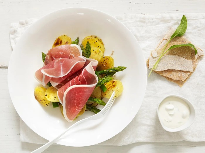 Lag en kremet og deilig rømmedressing til din neste salat Lag en kremet og deilig rømmedressing til din neste salat
