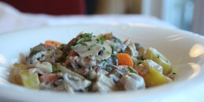 Den sorte gryte: En kulinarisk reise i smaker og tradisjoner Den sorte gryte: En kulinarisk reise i smaker og tradisjoner