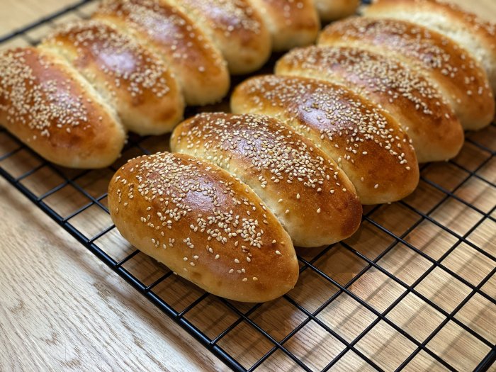 Lag hjemmelagde pølsebrød som imponerer Lag hjemmelagde pølsebrød som imponerer