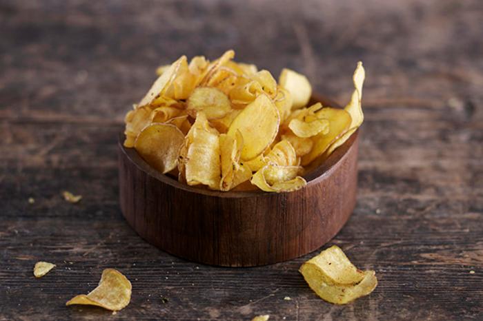Lag sprø og smakfulle potetgull hjemme med denne enkle oppskriften Lag sprø og smakfulle potetgull hjemme med denne enkle oppskriften