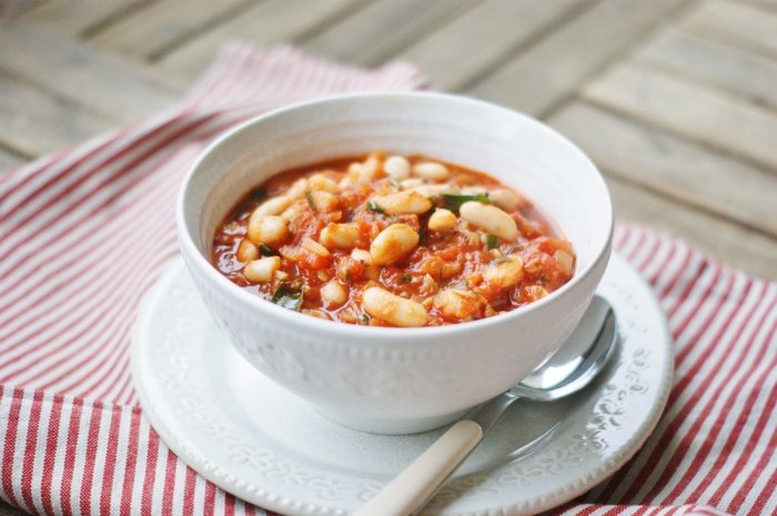 Lag smakfulle bønner i tomatsaus: En komplett oppskrift Lag smakfulle bønner i tomatsaus: En komplett oppskrift