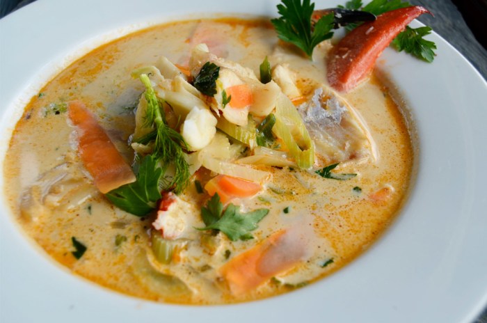 Lavkarbo fiskesuppe oppskrift: Enkel og sunn sjømatrett Lavkarbo fiskesuppe oppskrift: Enkel og sunn sjømatrett