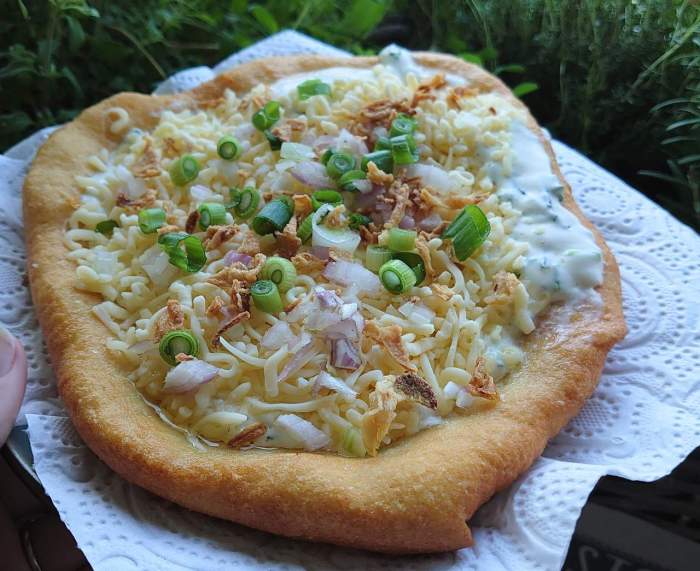 Lag deilige langos med vår enkle oppskrift Lag deilige langos med vår enkle oppskrift