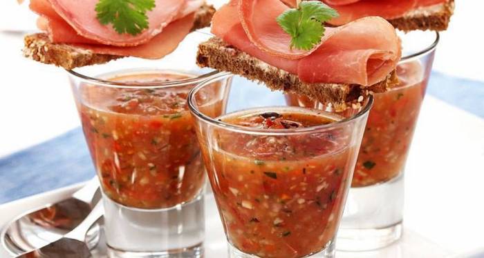 Lag den perfekte gazpacho aperitiffen: En smakfull opplevelse Lag den perfekte gazpacho aperitiffen: En smakfull opplevelse