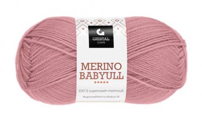 Gjestal Merino Babyull: Oppskrifter for myke og varme babyklær Gjestal Merino Babyull: Oppskrifter for myke og varme babyklær