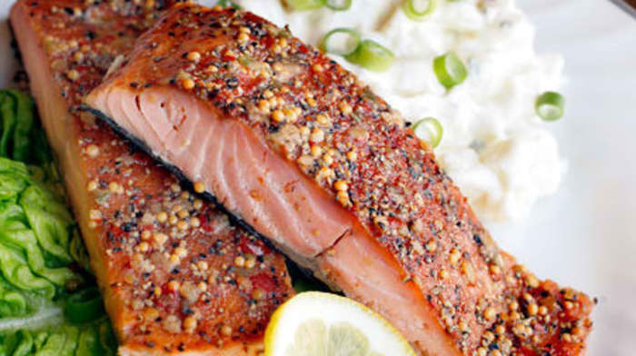 Varmrøkt pepperlaks: En smakfull oppskrift for enhver anledning Varmrøkt pepperlaks: En smakfull oppskrift for enhver anledning