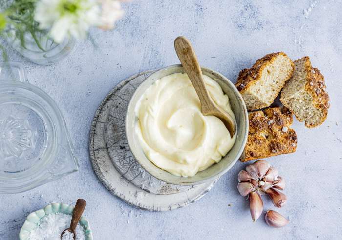 Lag smakfull aioli med denne enkle majonesbaserte oppskriften Lag smakfull aioli med denne enkle majonesbaserte oppskriften