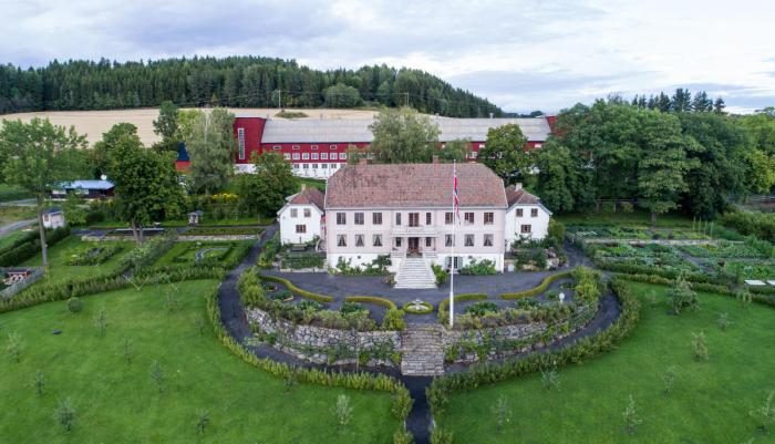 Omvisning Hovelsrud, Opplev Herskapelig Liv Med En Omvisning På Hovelsrud – En Perle På HelgøYa! Omvisning Hovelsrud, Opplev Herskapelig Liv Med En Omvisning På Hovelsrud – En Perle På HelgøYa!