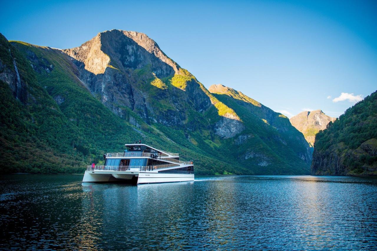 TuristbåT Omvisning, Utforsk Norge Fra Vannet Med En Omvisning På En TuristbåT – En NaturskjøNn Opplevelse! TuristbåT Omvisning, Utforsk Norge Fra Vannet Med En Omvisning På En TuristbåT – En NaturskjøNn Opplevelse!