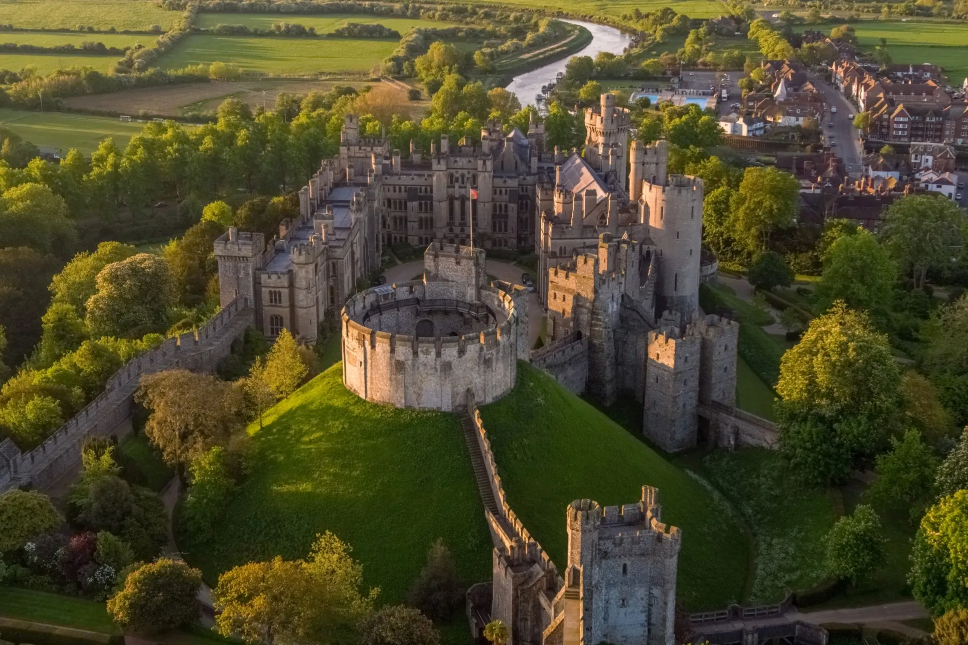 Castle arundel river history arun air overlooking visual celebrates years towns britain Omvisning slottet 2018