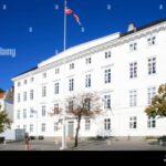 Omvisning I RåDhuset I Arendal, Utforsk Arendals Historie Med En Omvisning I RåDhuset – En Lokal Skatt!