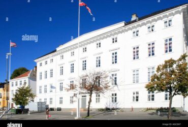 Omvisning I RåDhuset I Arendal, Utforsk Arendals Historie Med En Omvisning I RåDhuset – En Lokal Skatt!