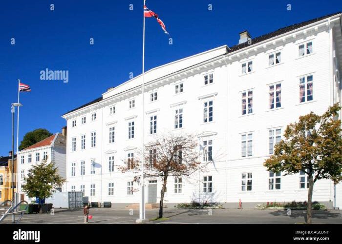 Omvisning I RåDhuset I Arendal, Utforsk Arendals Historie Med En Omvisning I RåDhuset – En Lokal Skatt!