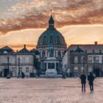 Omvisning På Amalienborg Slott, Opplev Dansk Kongelig Prakt Med En Omvisning På Amalienborg Slott – En Reise Gjennom Kongehistorien!