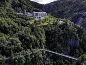 Tungtvannskjelleren Omvisning, Utforsk Norges Krigshistorie Med En Omvisning I Tungtvannskjelleren På Vemork – En Historie Om Mot Og Motstand!