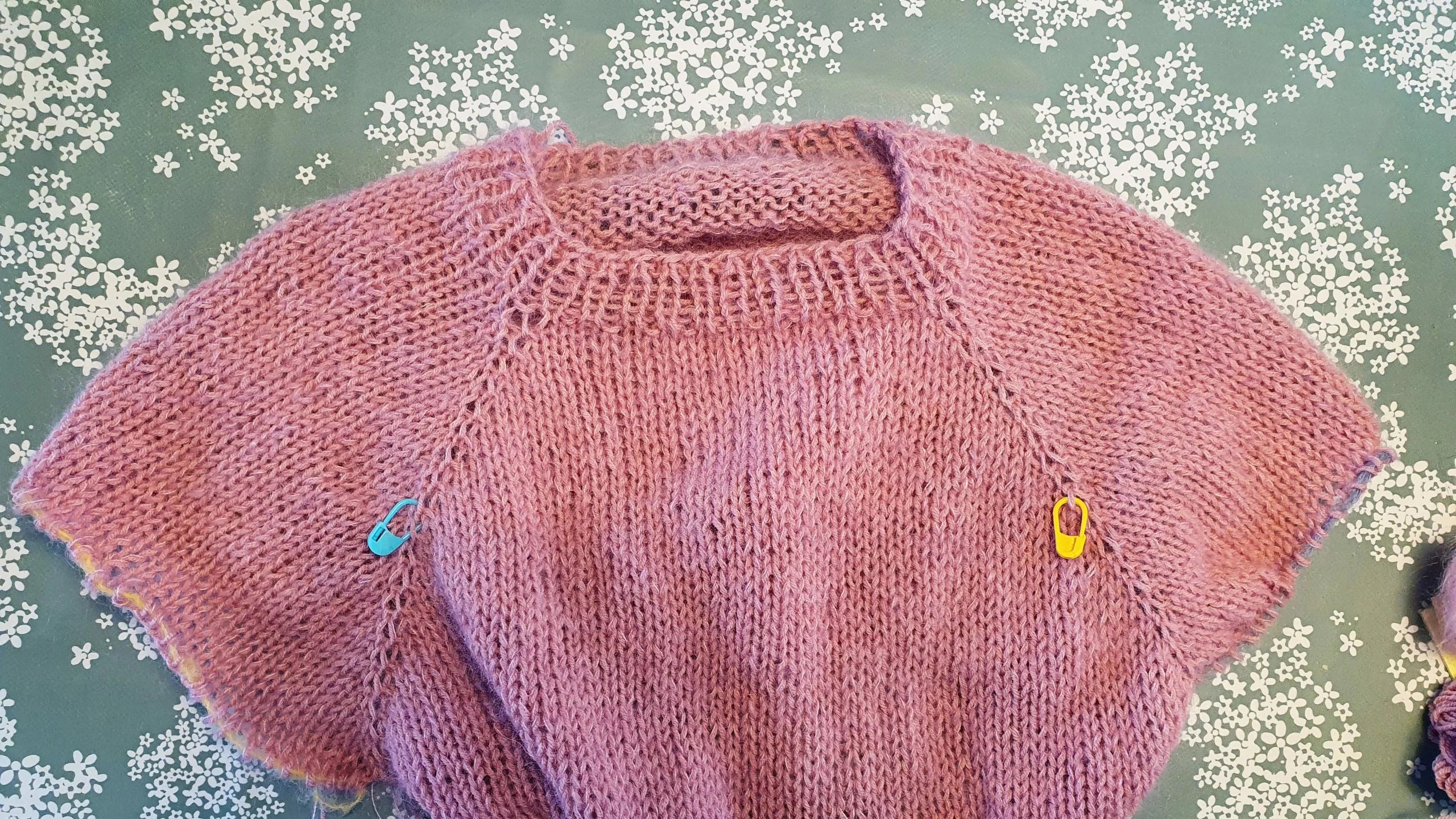 Jakke strikket ovenfra og ned oppskrift