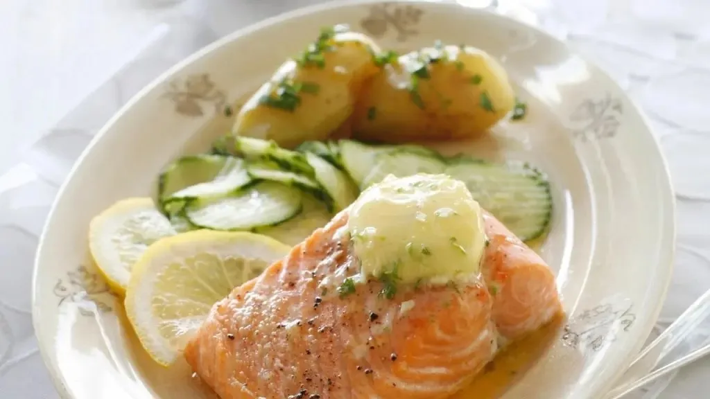 Stekt laks potetmos oppskriftskroken skriv ørret enkel