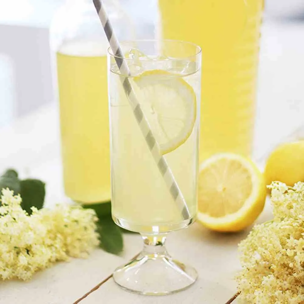 Hyldeblomstsaft hjemmelavet morgen bloggen lækker