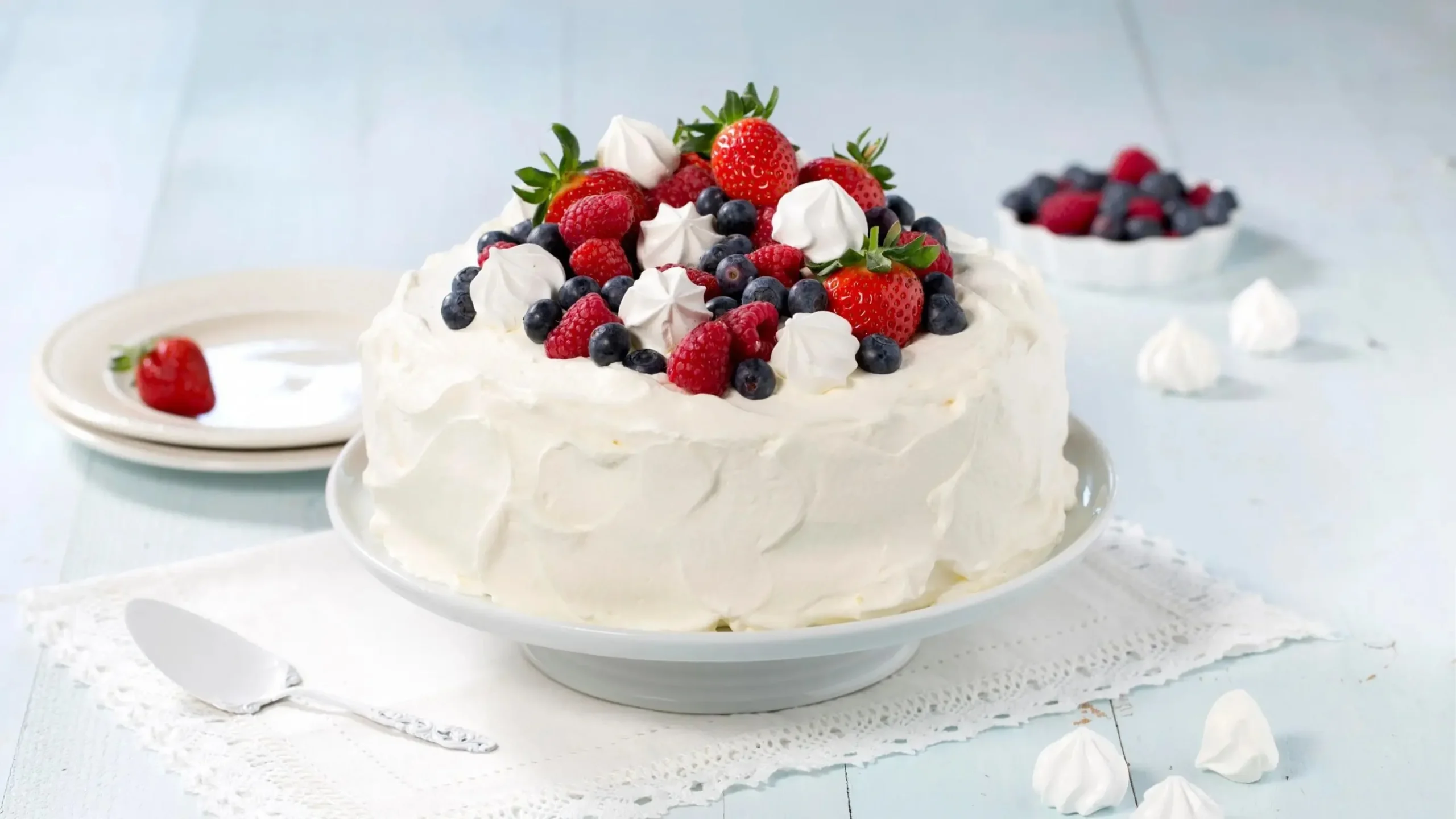 Bløtkake med marsipanlokk oppskrift