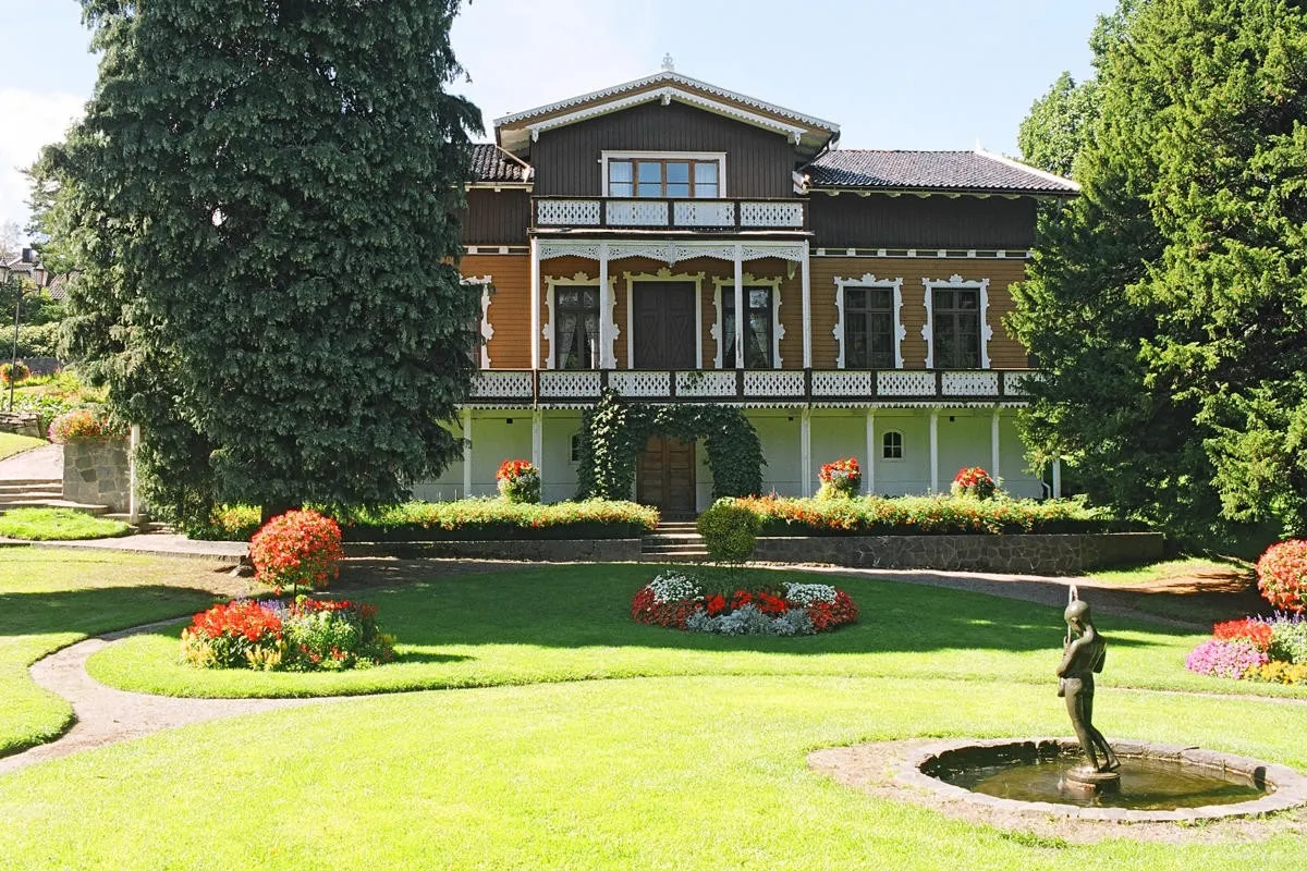 Myren Gård Omvisning, Oppdag historien til Myren Gård med en omvisning i denne flotte herregården!