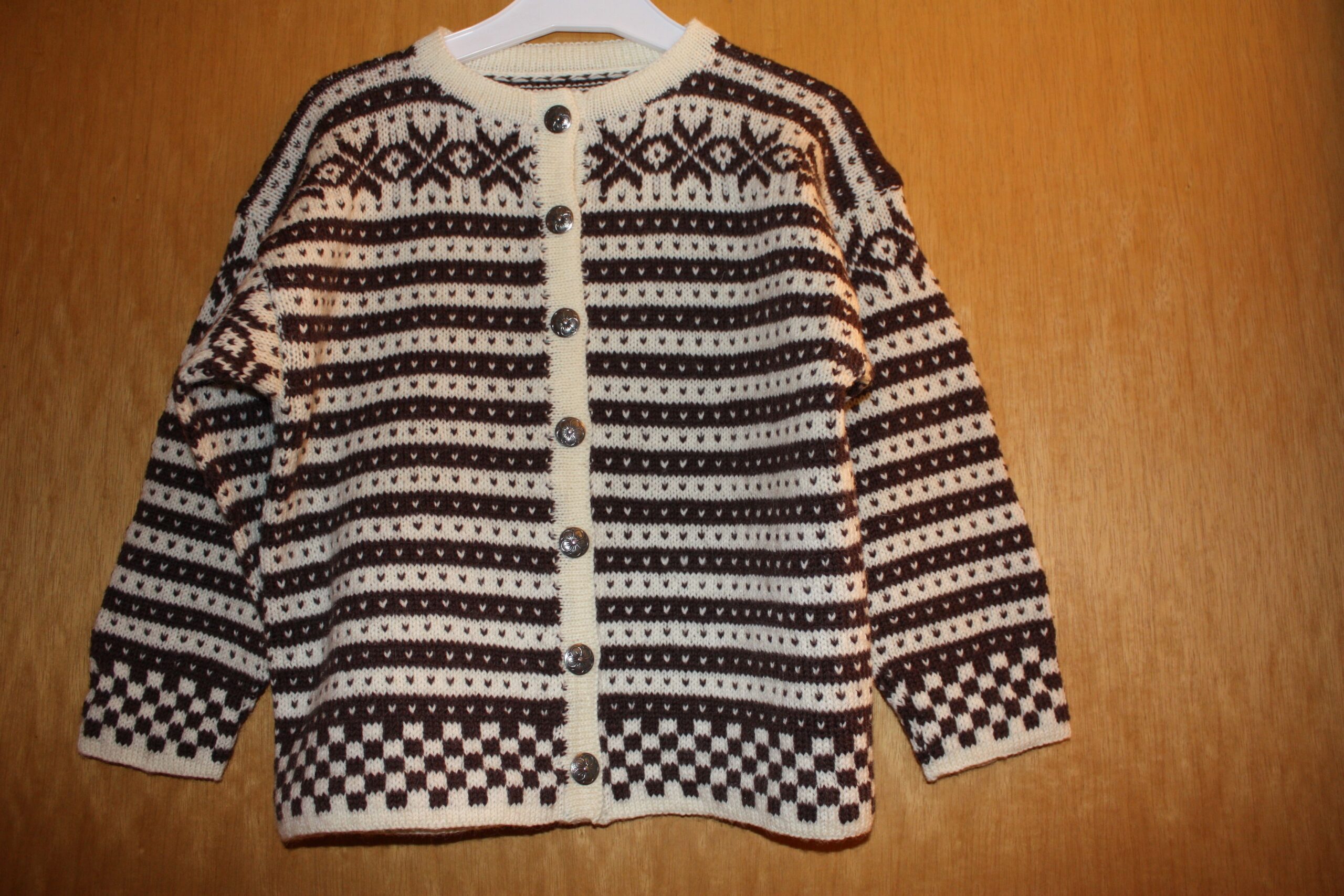 Fanagenser med rundfelling dame oppskrift