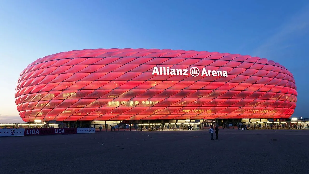 Omvisning Allianz Arena, Utforsk hjemmet til Bayern München med en omvisning på Allianz Arena – en must-do for fotballfans!