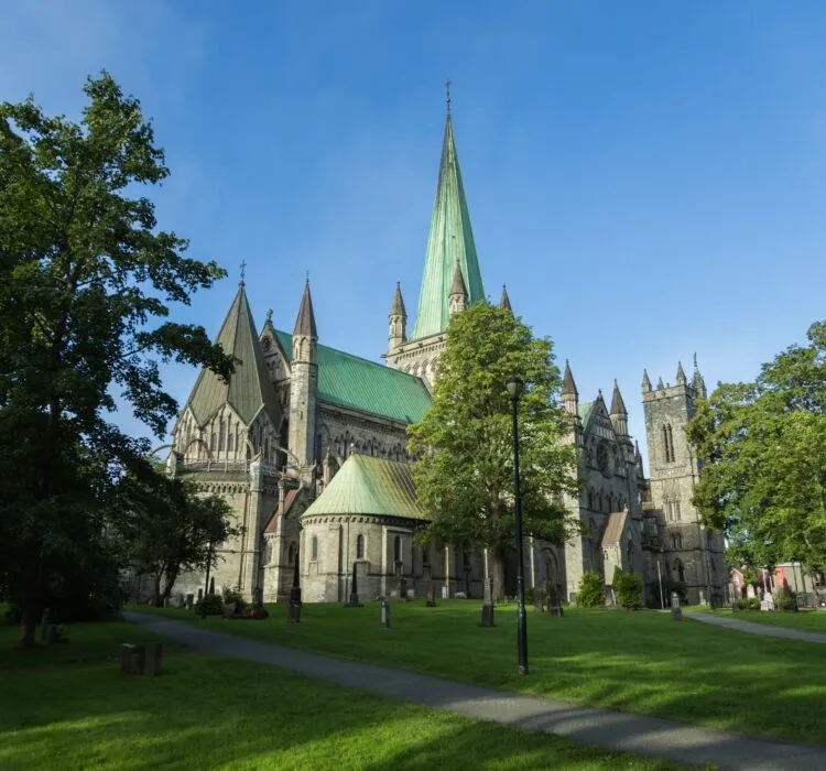 Nidarosdomen Omvisning Pris, Få full oversikt over omvisningen i Nidarosdomen – pris, tid og hva du kan forvente!