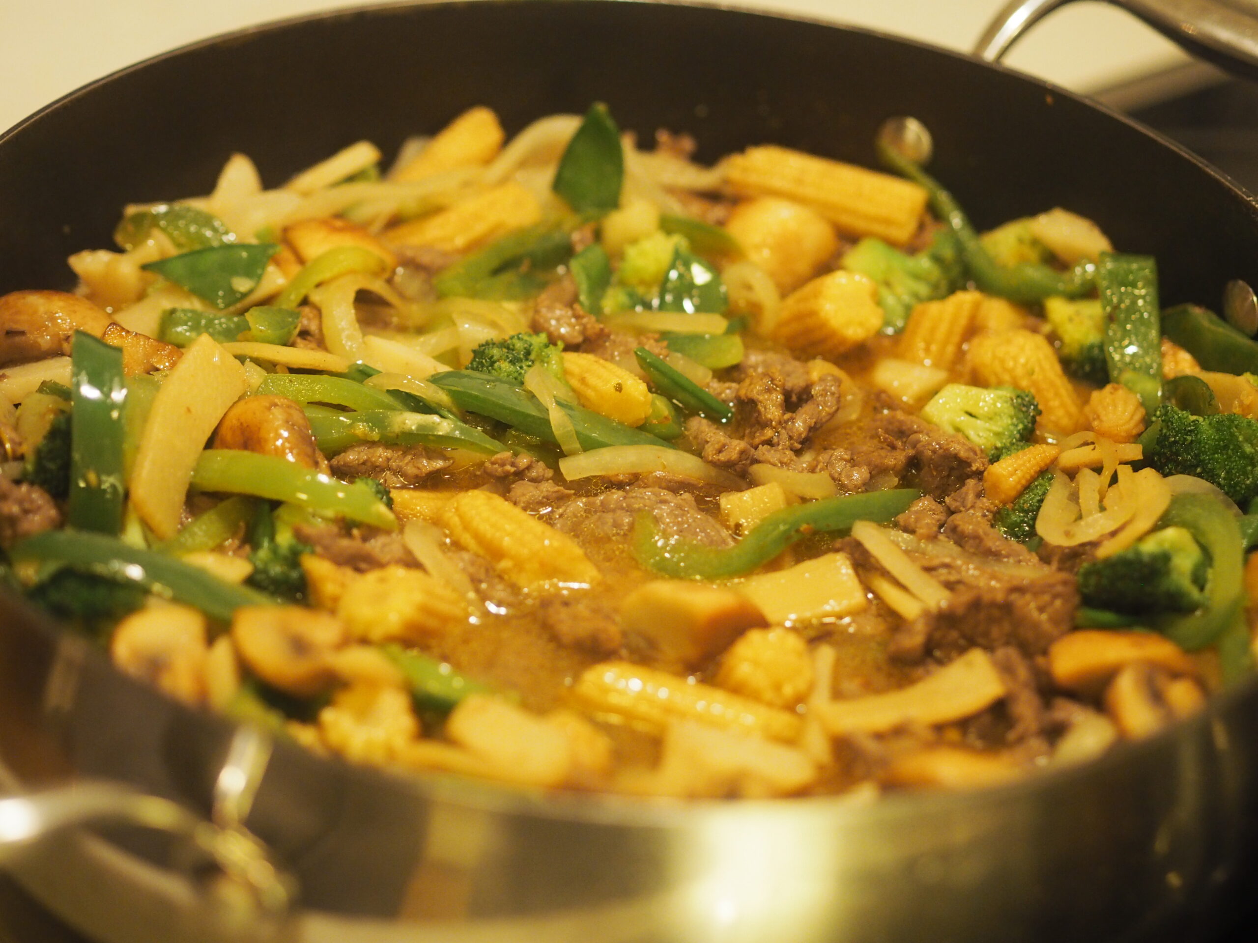 Nudler suey biff chop altasiatisk