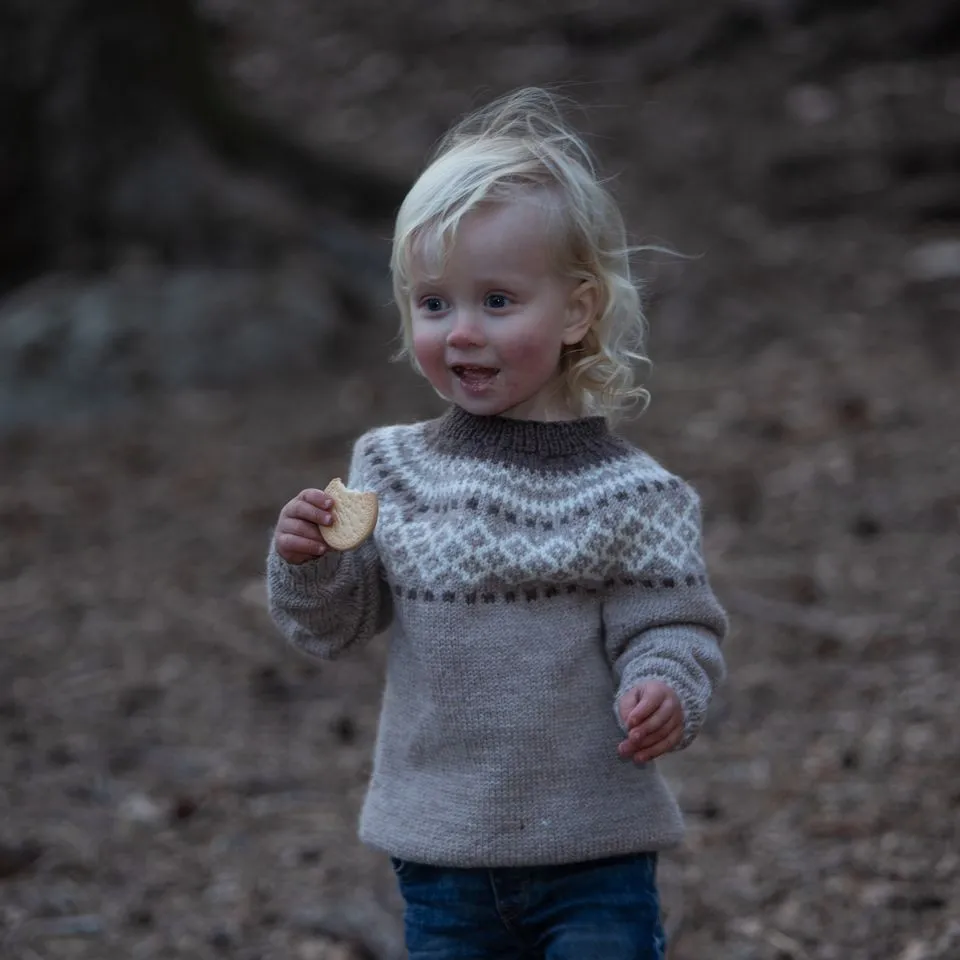 Barnegenser med rundfelling gratis oppskrift