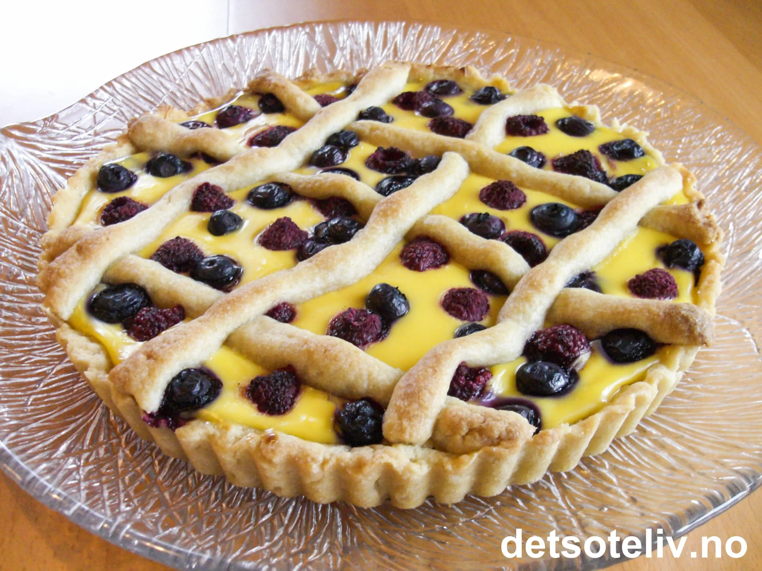 Blåbærpai oppskrift med vaniljekrem