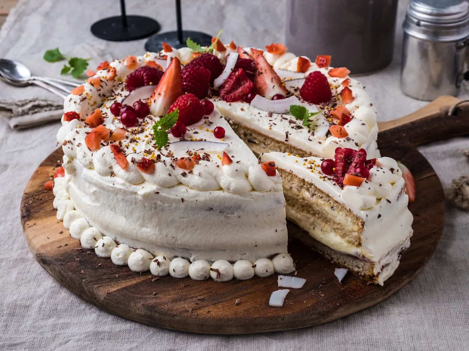 Bløtkake med marsipanlokk oppskrift