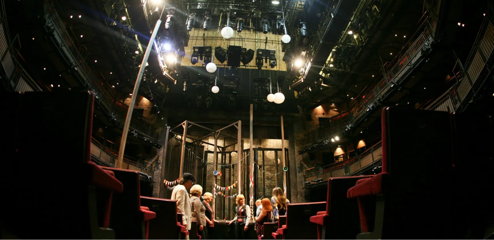 Det Kongelige Teater Omvisning, Utforsk bak kulissene på Det Kongelige Teater – en omvisning du ikke vil gå glipp av!