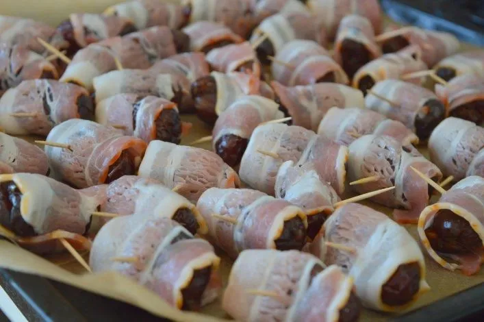 Baconsurrede dadler oppskrift