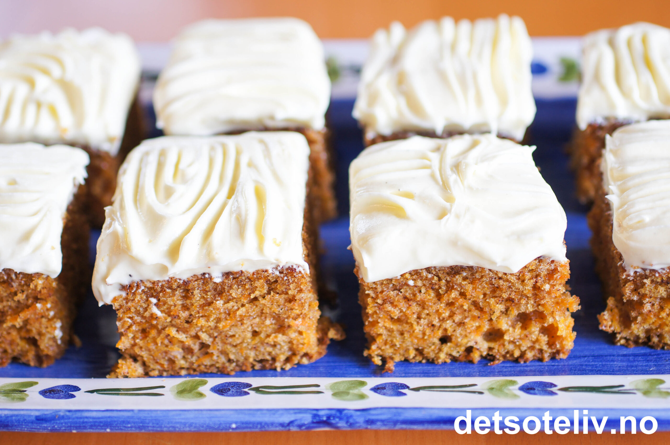 Oppskrift på gulrotkake i langpanne