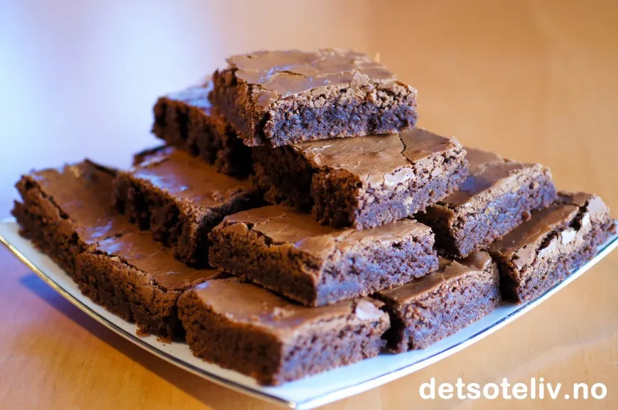 Brownie vit hallon choklad