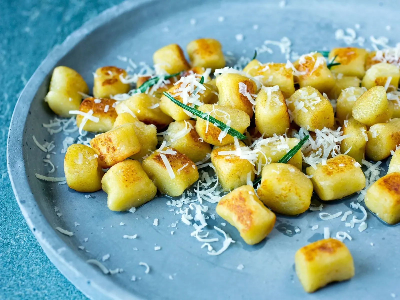 Gnocchi femina tomatsauce ovnbagt opskrift