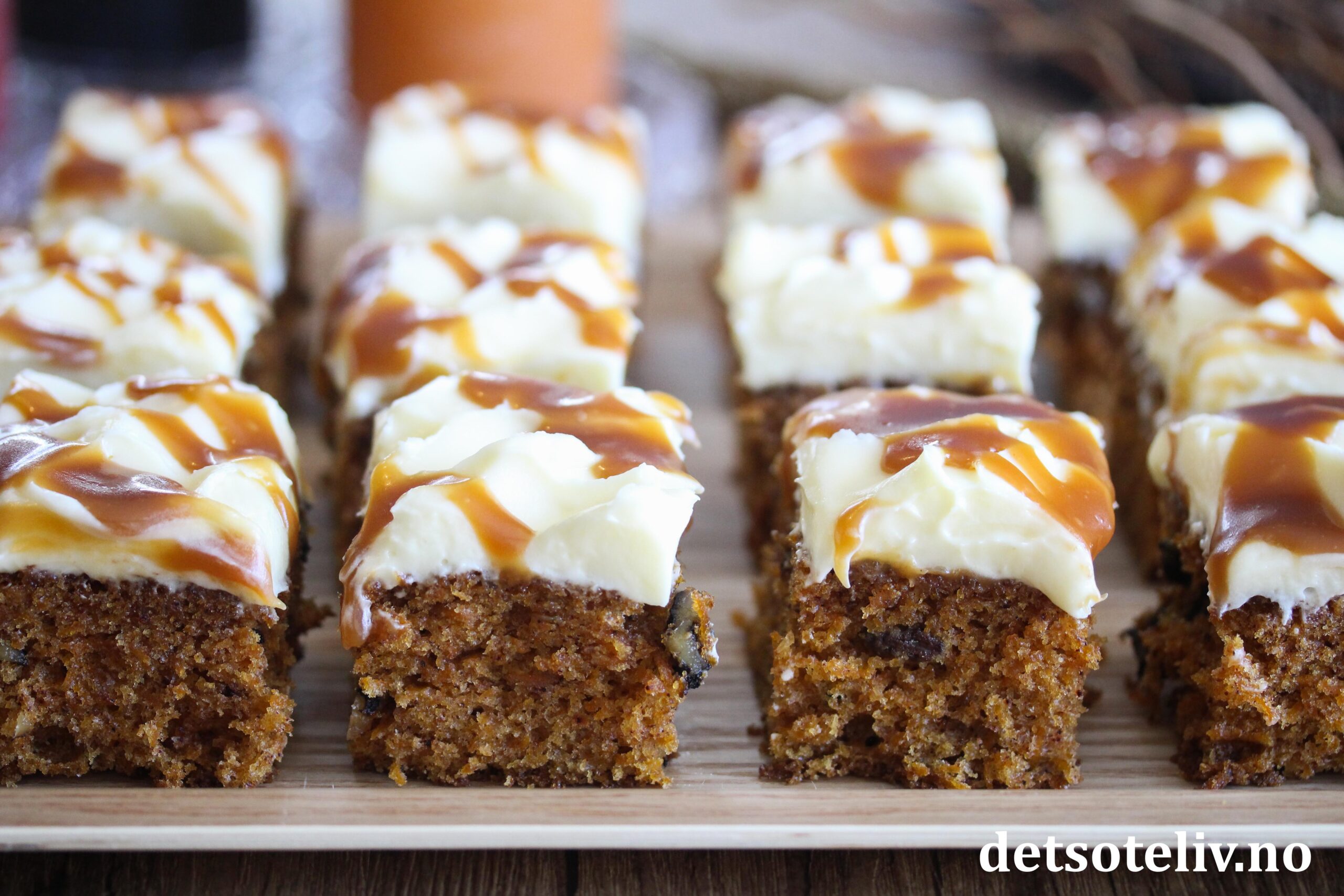 Gulrotkake langpanne oppskrift ostekrem melange velg tavle lagret banankake