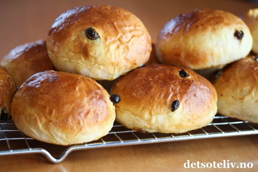 Rosinboller oppskrift