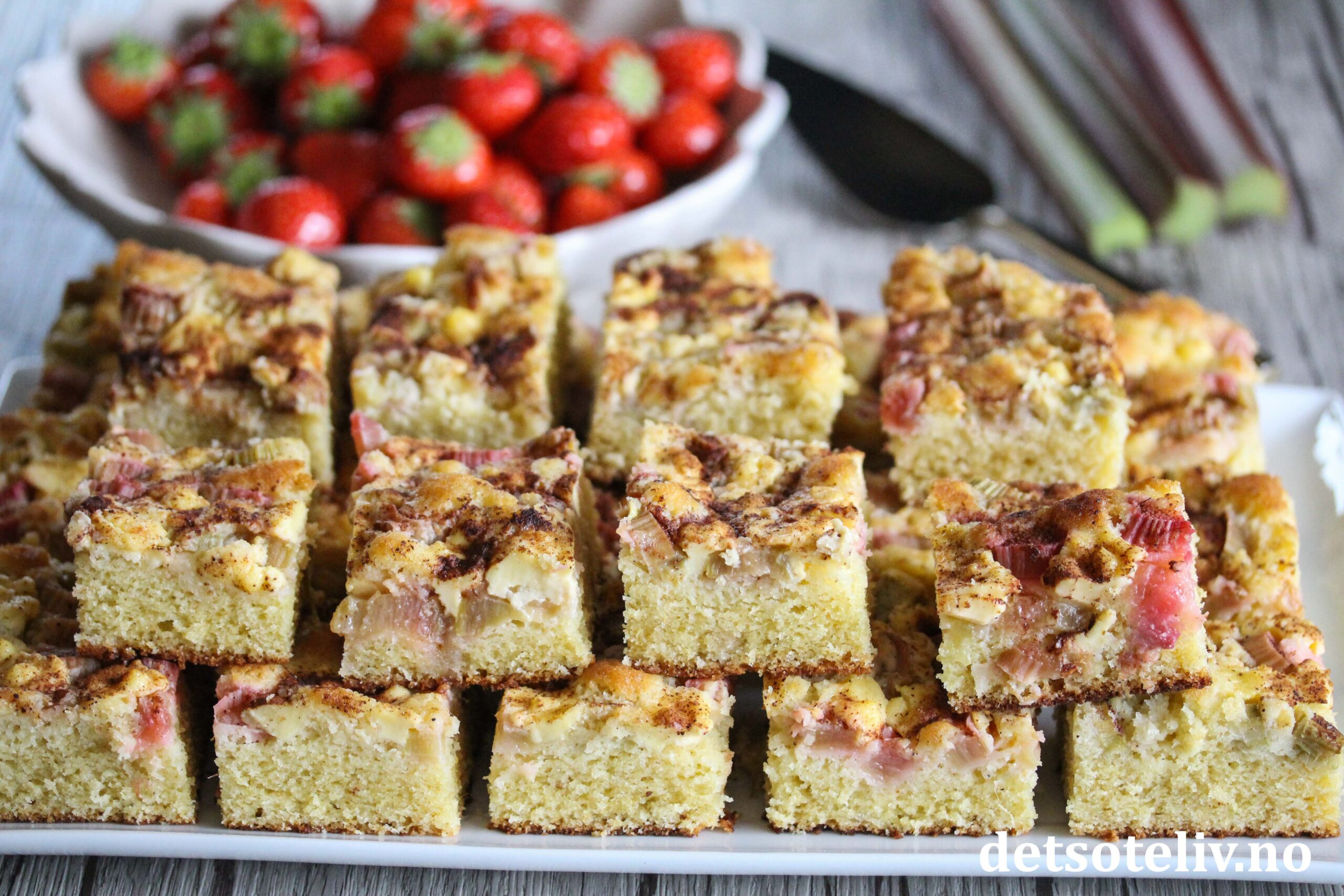 Rabarbrakake oppskrift