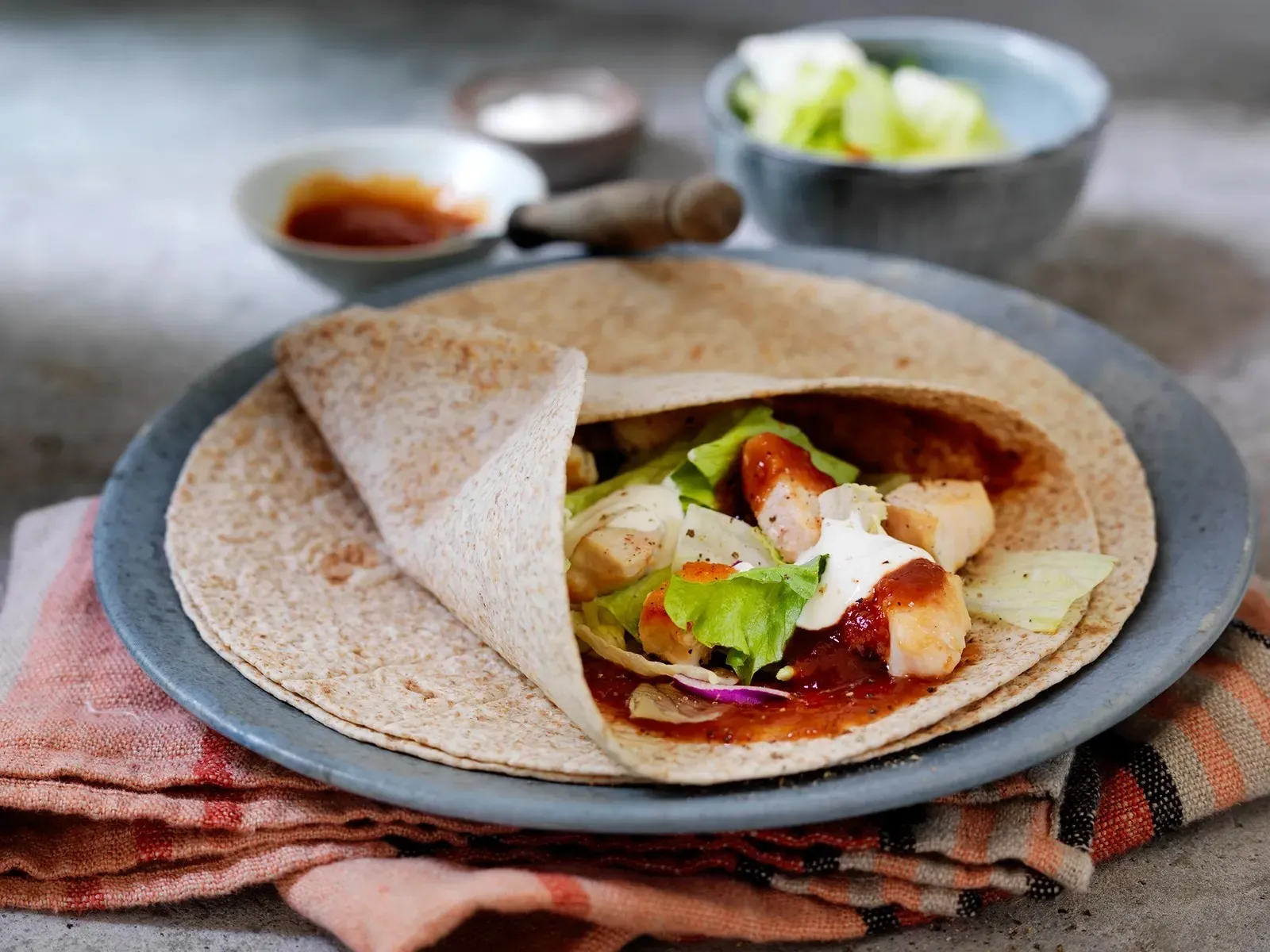 Kylling elinlarsen mandler toppet søte knasende crispy tranebær supersaftig rødløk salat