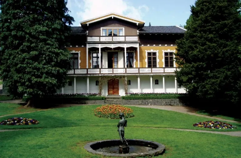 Myren Gård Omvisning, Oppdag historien til Myren Gård med en omvisning i denne flotte herregården!